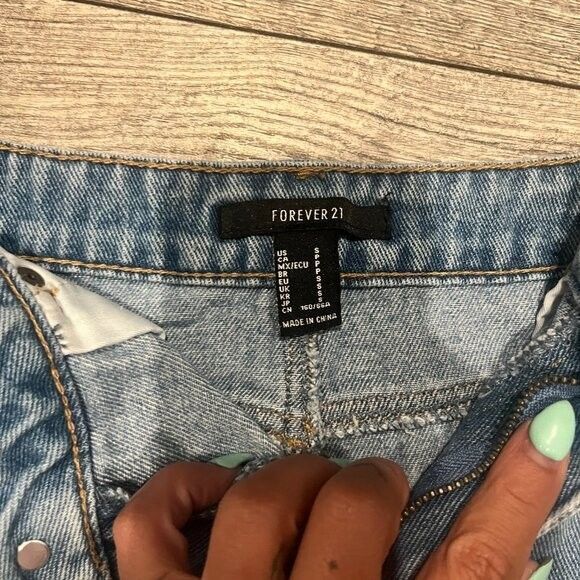 Forever 21 Small Womens Denim Jean Skirt With Pockets Zipper and Button - Picture 3 of 3